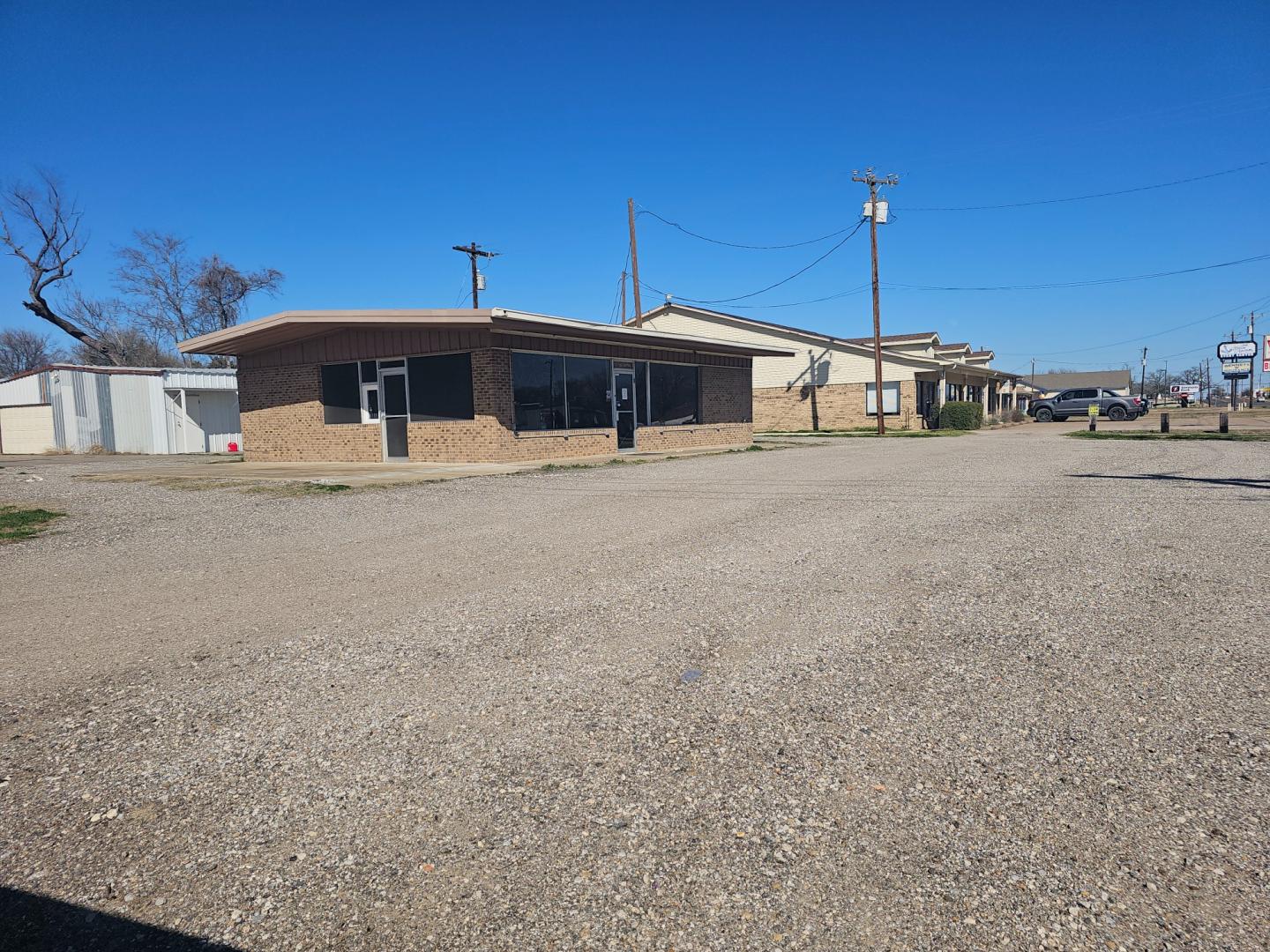 2007 , located at 533 S Seven Points BLVD, Seven Points, TX, 75143, (430) 255-4030, 32.313999, -96.209351 - Front building is around 1500 sqft. with 1 bathroom Back building is around 2500 sqft. with large office and 2 bathrooms. - Photo#3